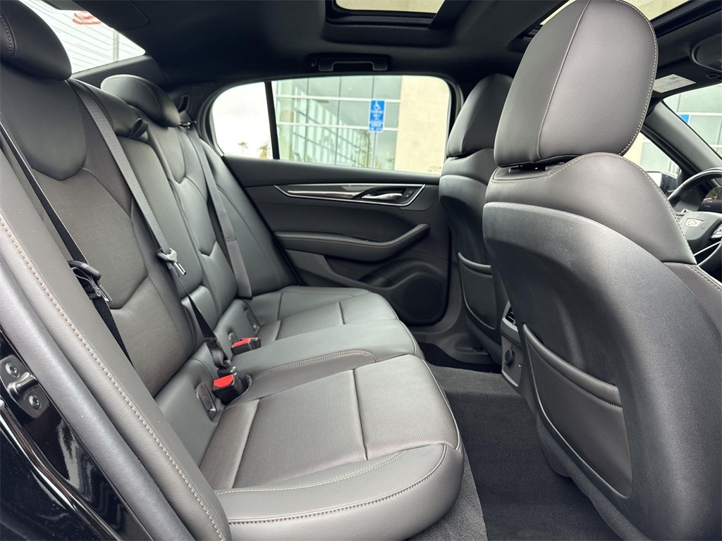 Vehicle image 18 of 43