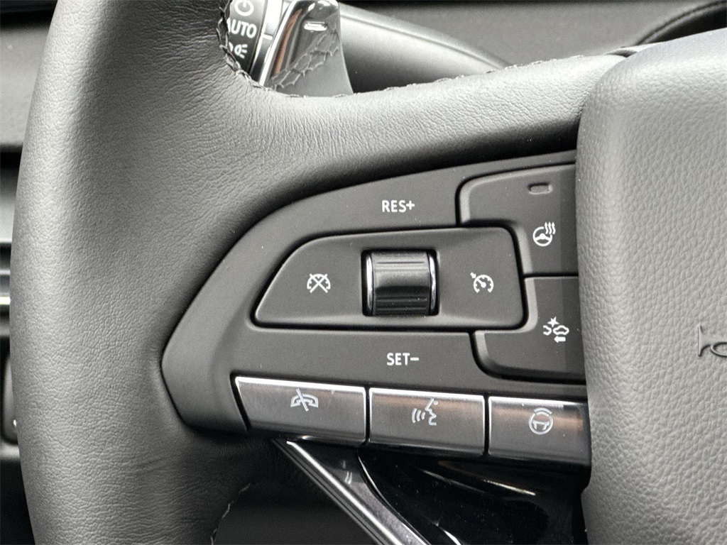 Vehicle image 33 of 43