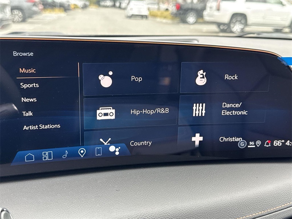 Vehicle image 27 of 43