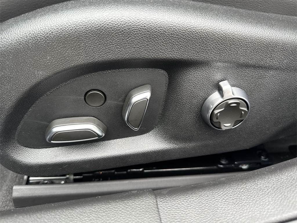Vehicle image 42 of 43