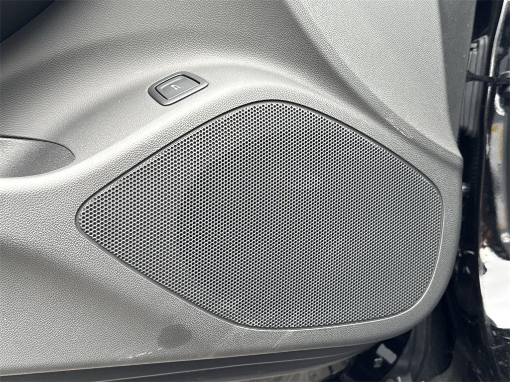 Vehicle image 31 of 43