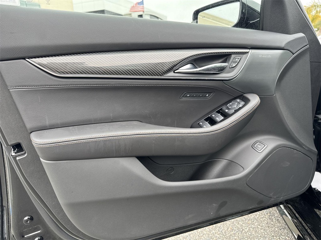 Vehicle image 29 of 43