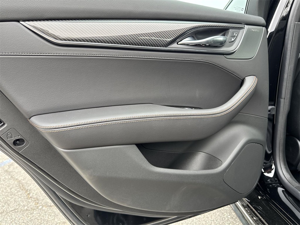 Vehicle image 28 of 43