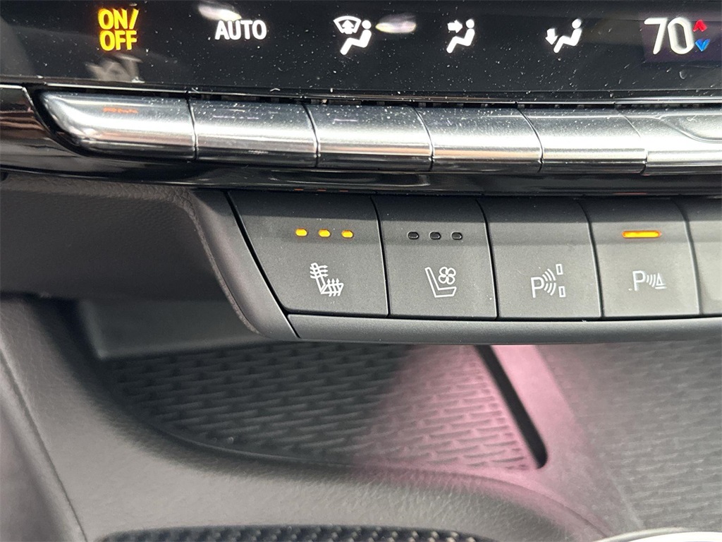 Vehicle image 38 of 43