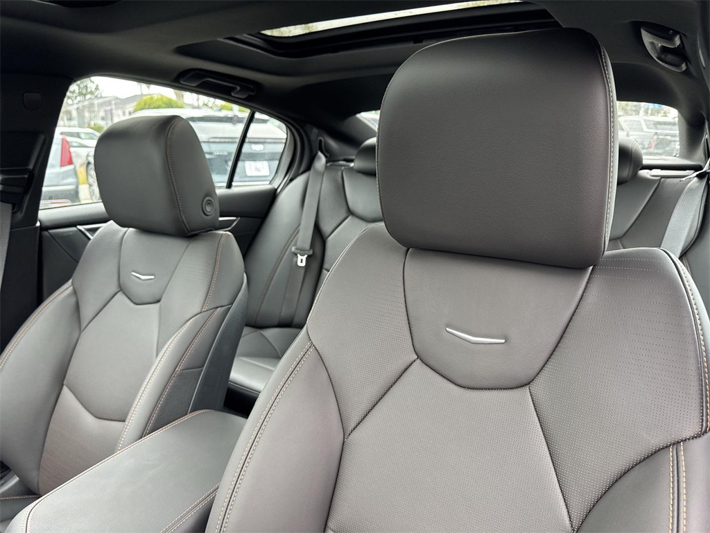 Vehicle image 17 of 43