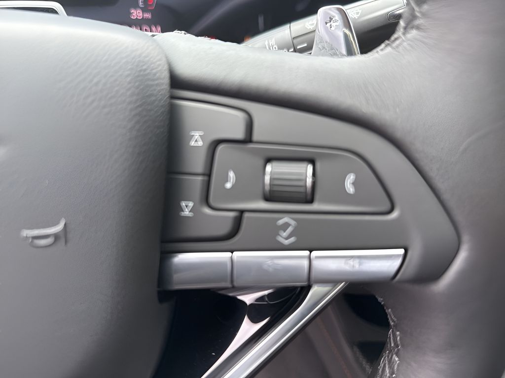 Vehicle image 22 of 40