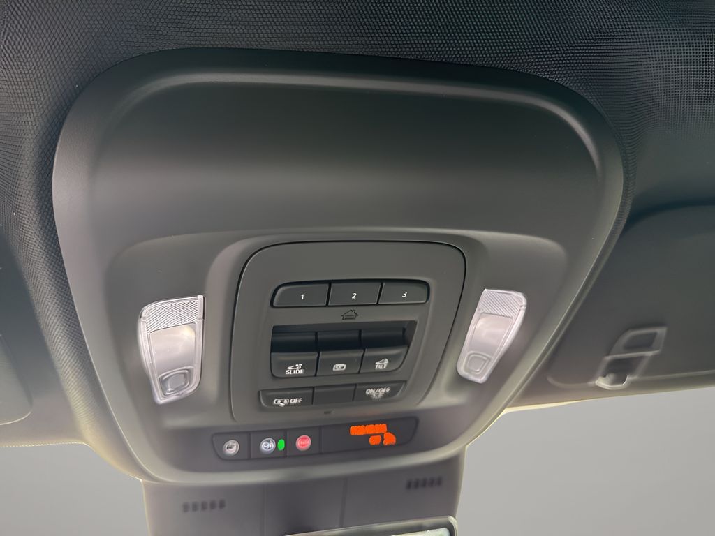 Vehicle image 31 of 40