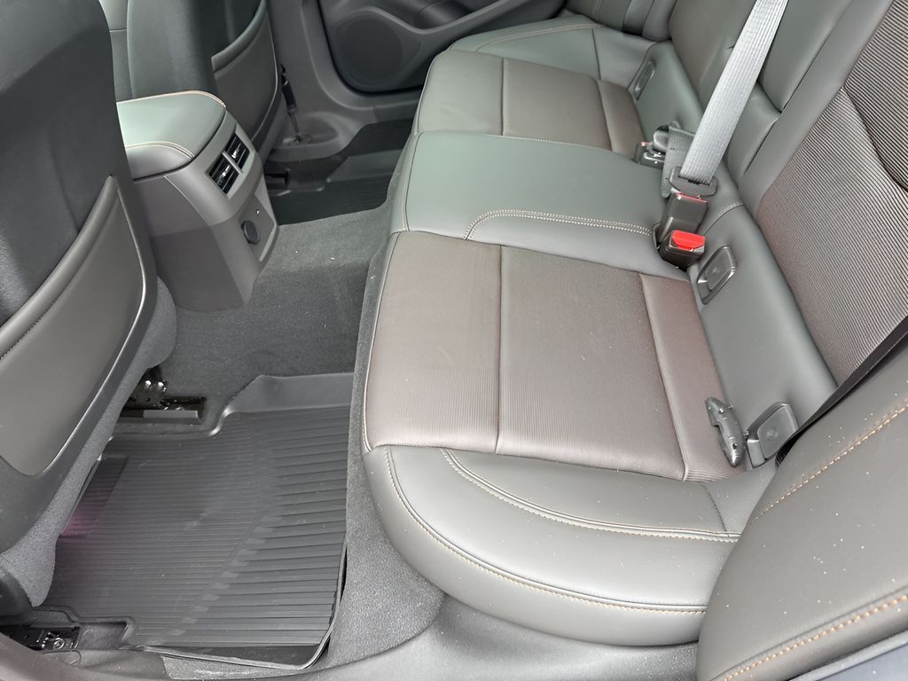 Vehicle image 36 of 40
