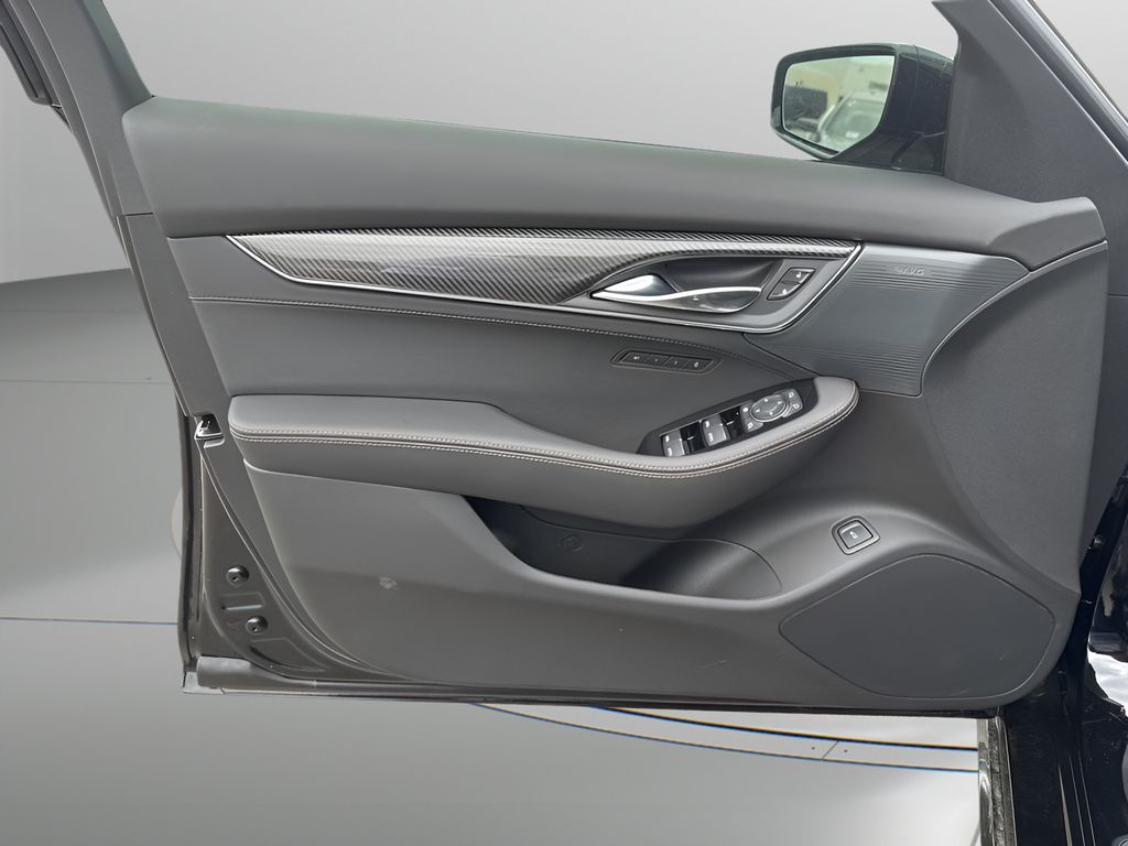 Vehicle image 15 of 40