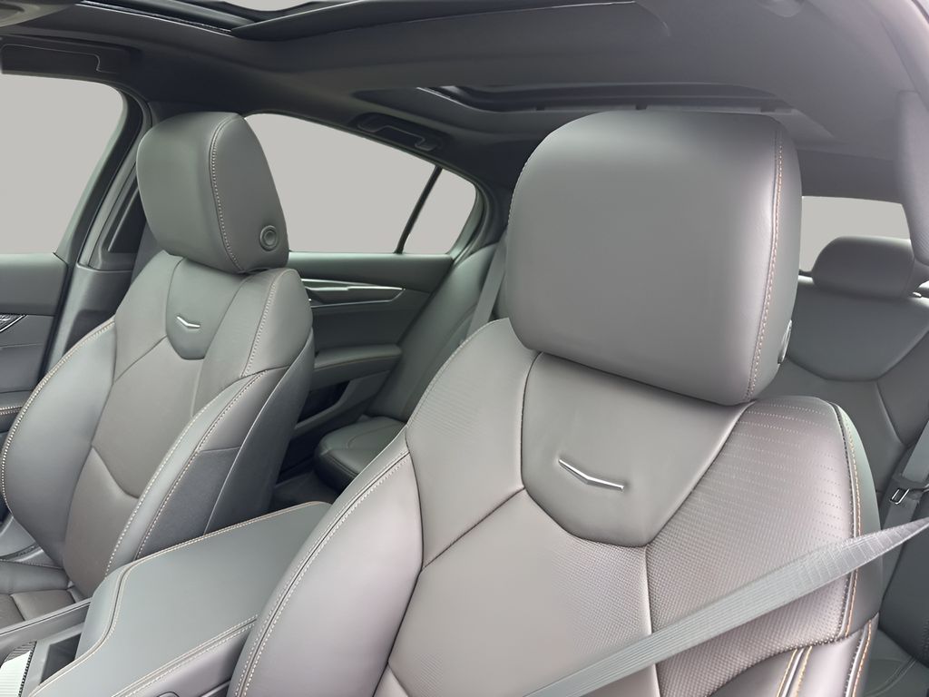 Vehicle image 33 of 40