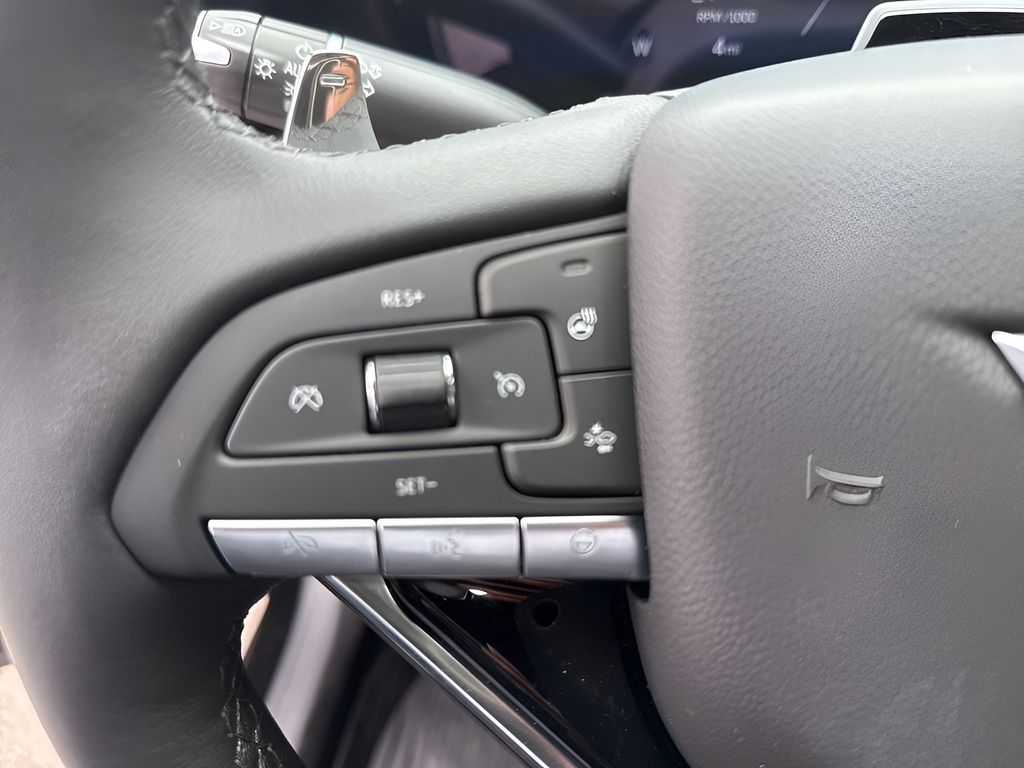 Vehicle image 21 of 40