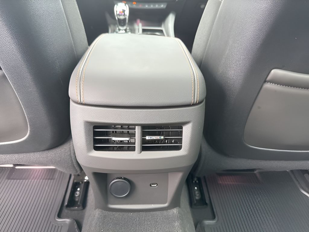 Vehicle image 38 of 40