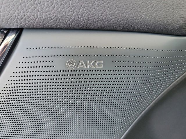 Vehicle image 25 of 35