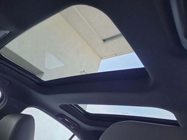 Vehicle image 19 of 35