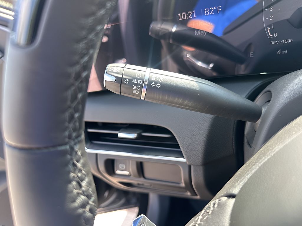 Vehicle image 27 of 36