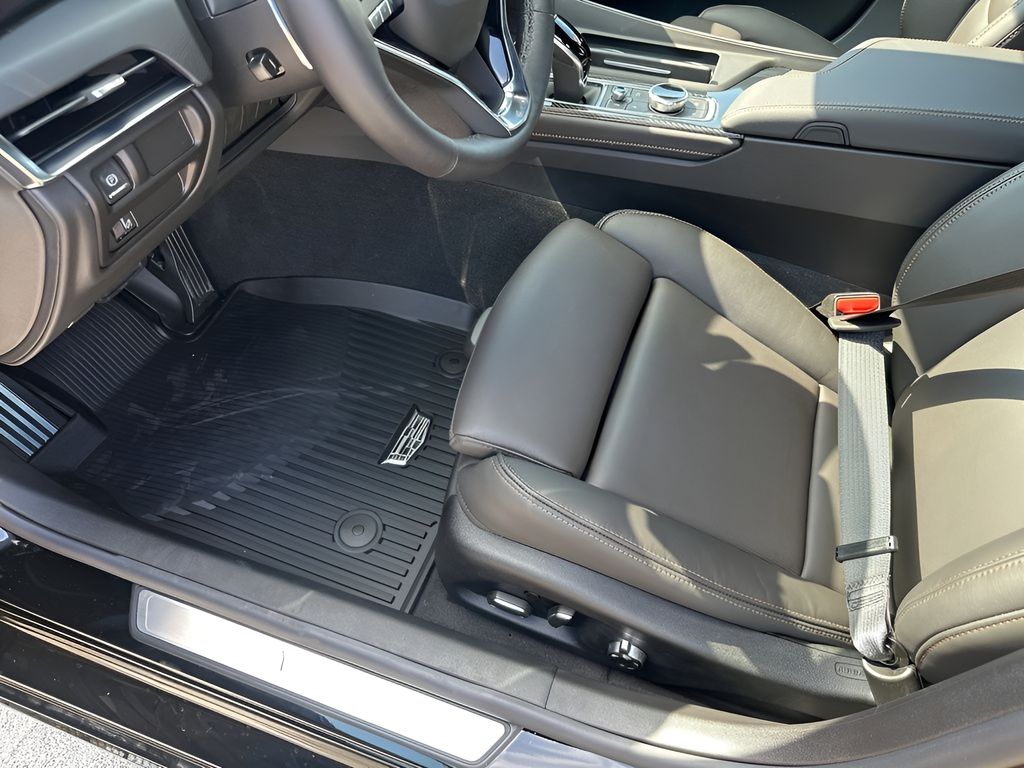 Vehicle image 23 of 36