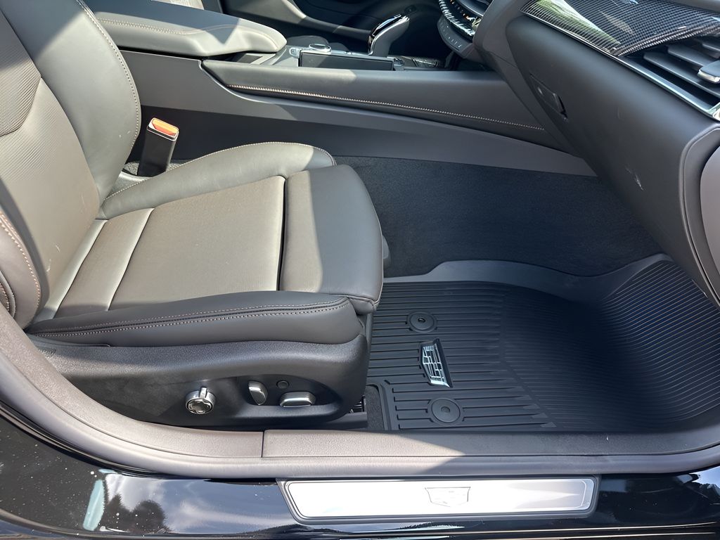 Vehicle image 14 of 36