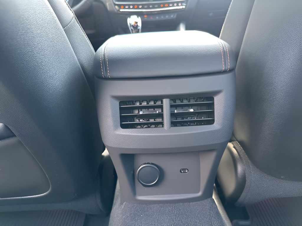 Vehicle image 19 of 36