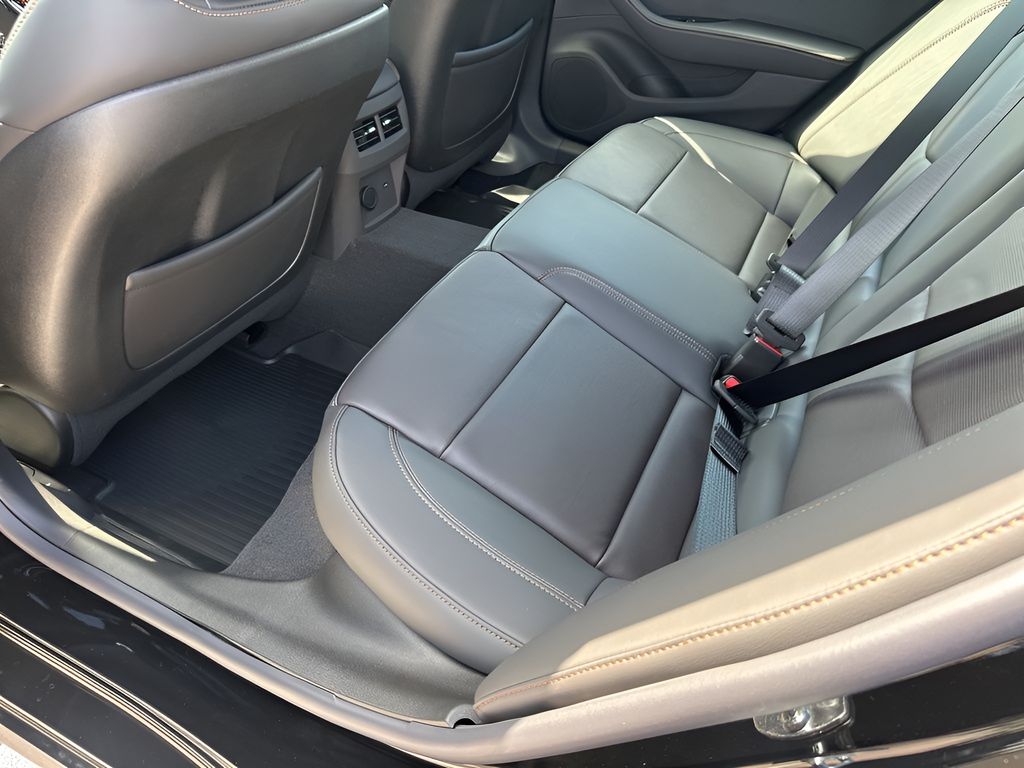 Vehicle image 18 of 36