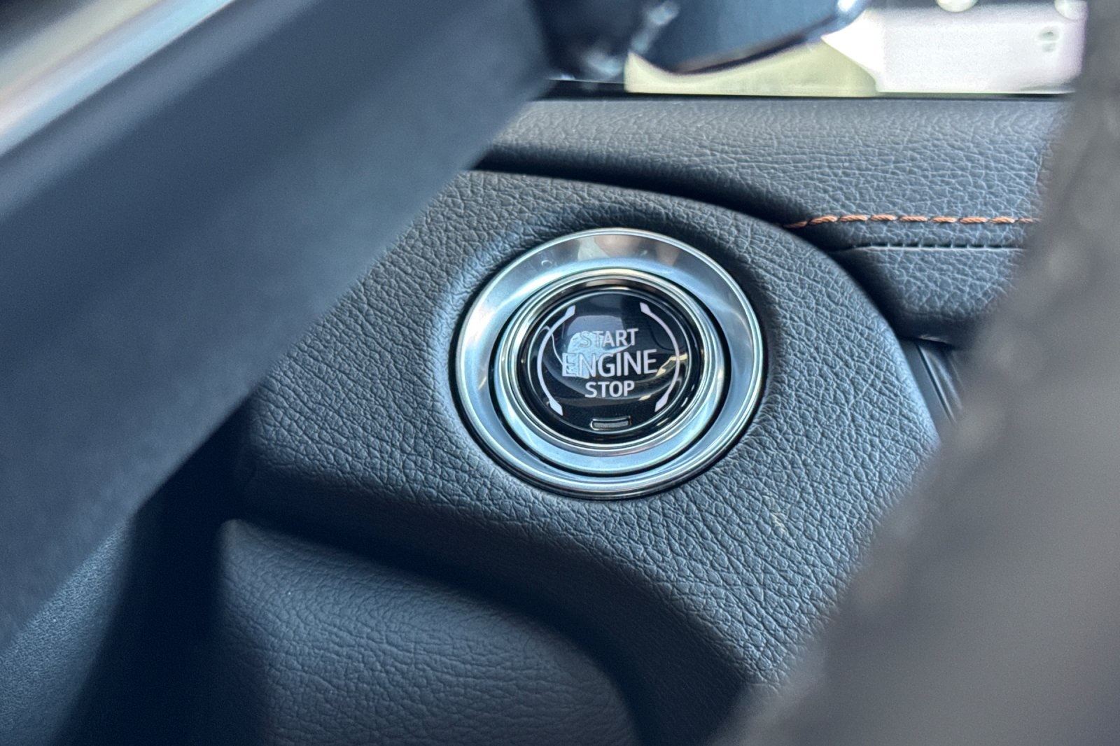 Vehicle image 25 of 33