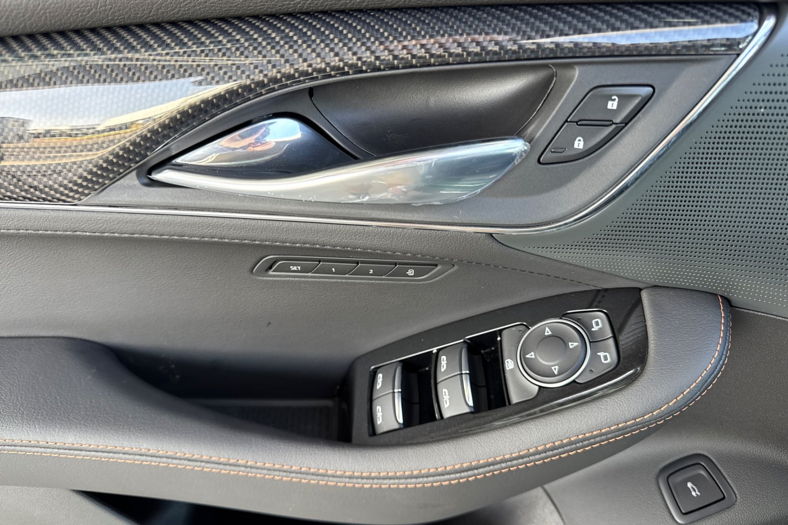 Vehicle image 10 of 33