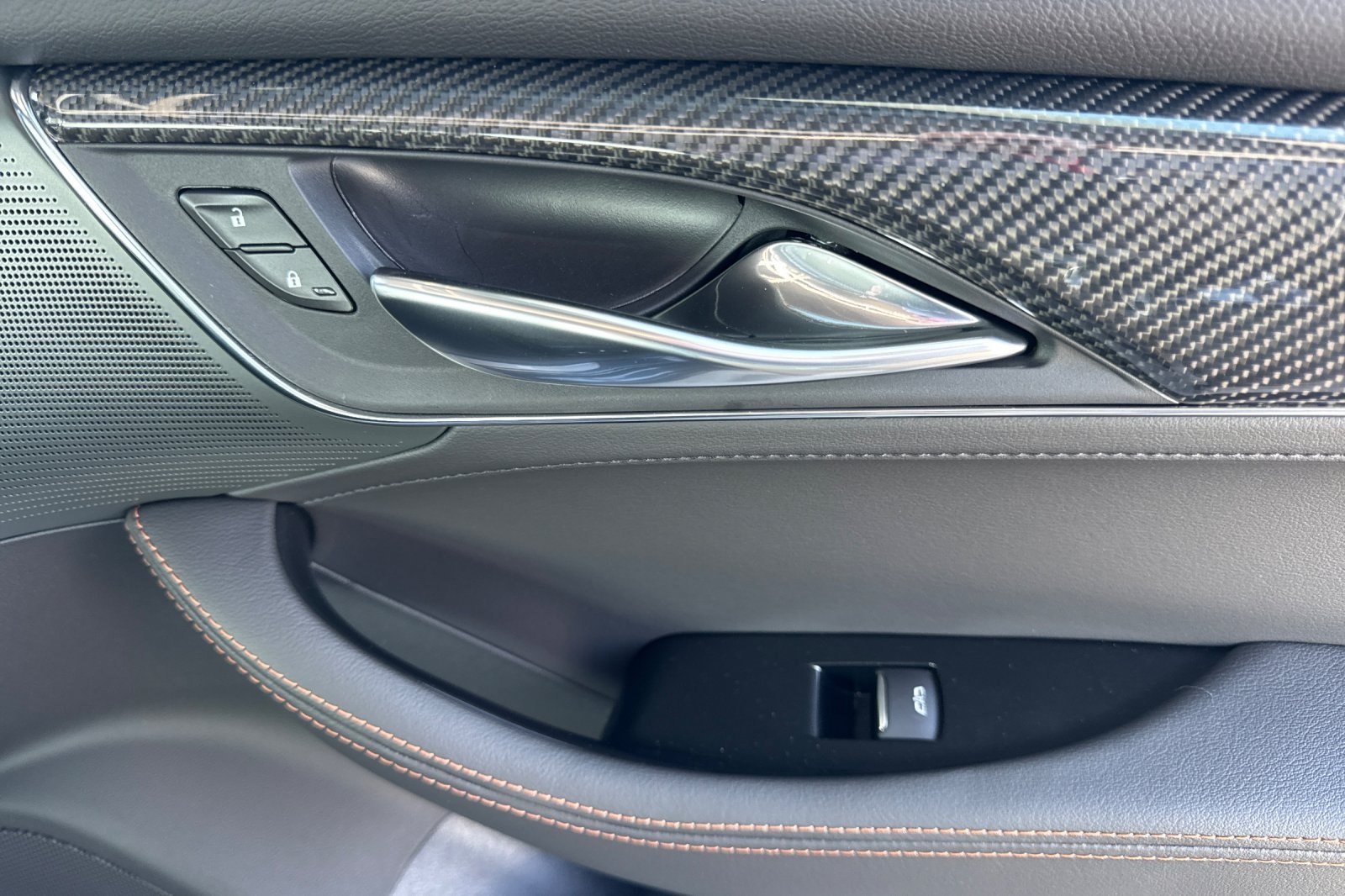 Vehicle image 18 of 33