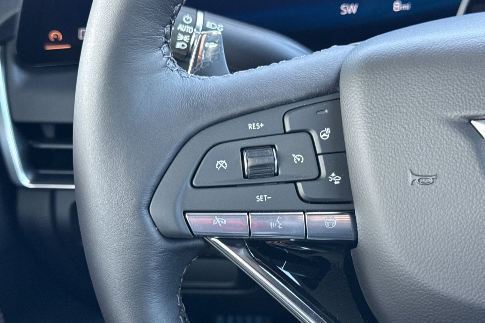 Vehicle image 27 of 33