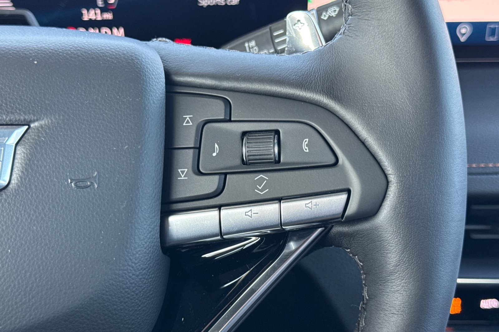 Vehicle image 28 of 33