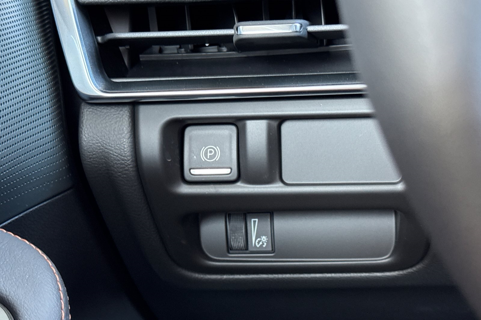 Vehicle image 31 of 33