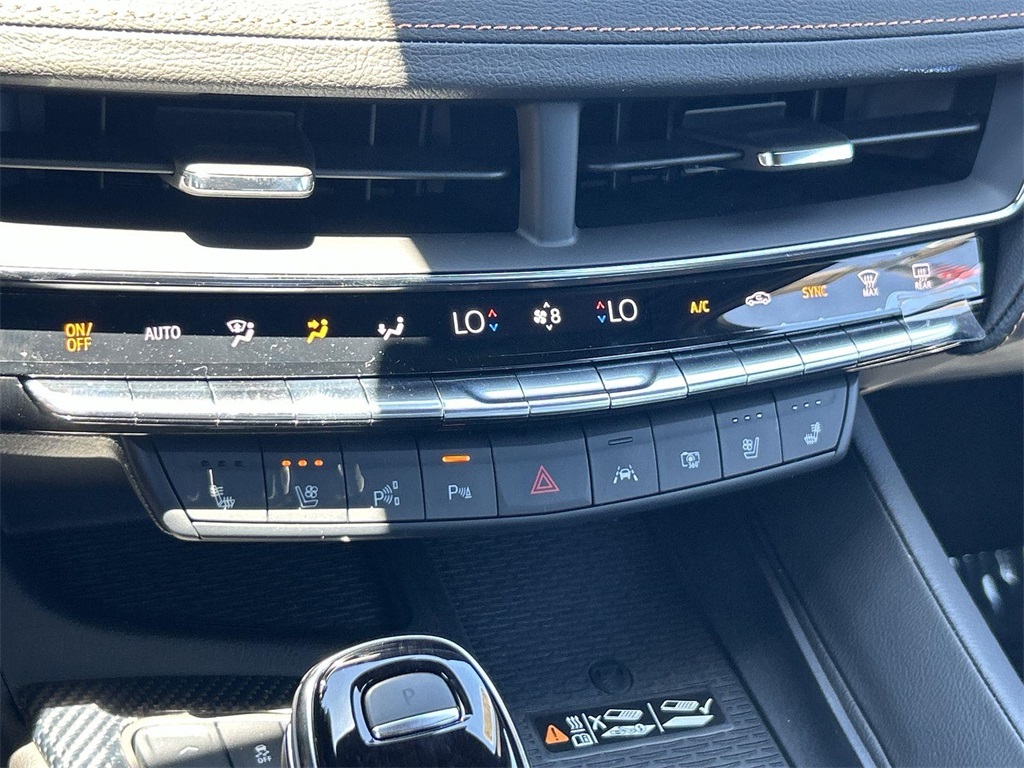 Vehicle image 33 of 35