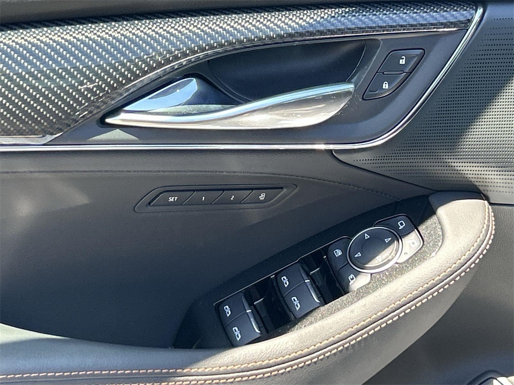 Vehicle image 20 of 35