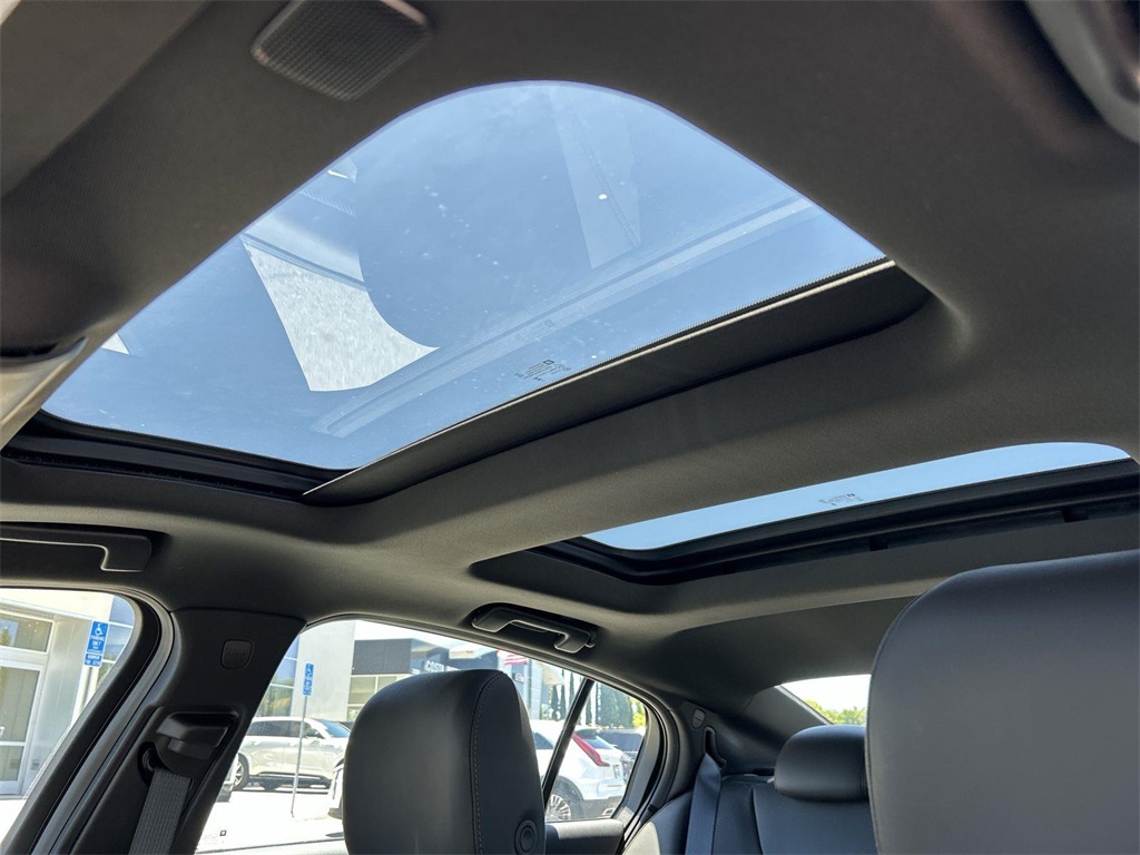 Vehicle image 15 of 35