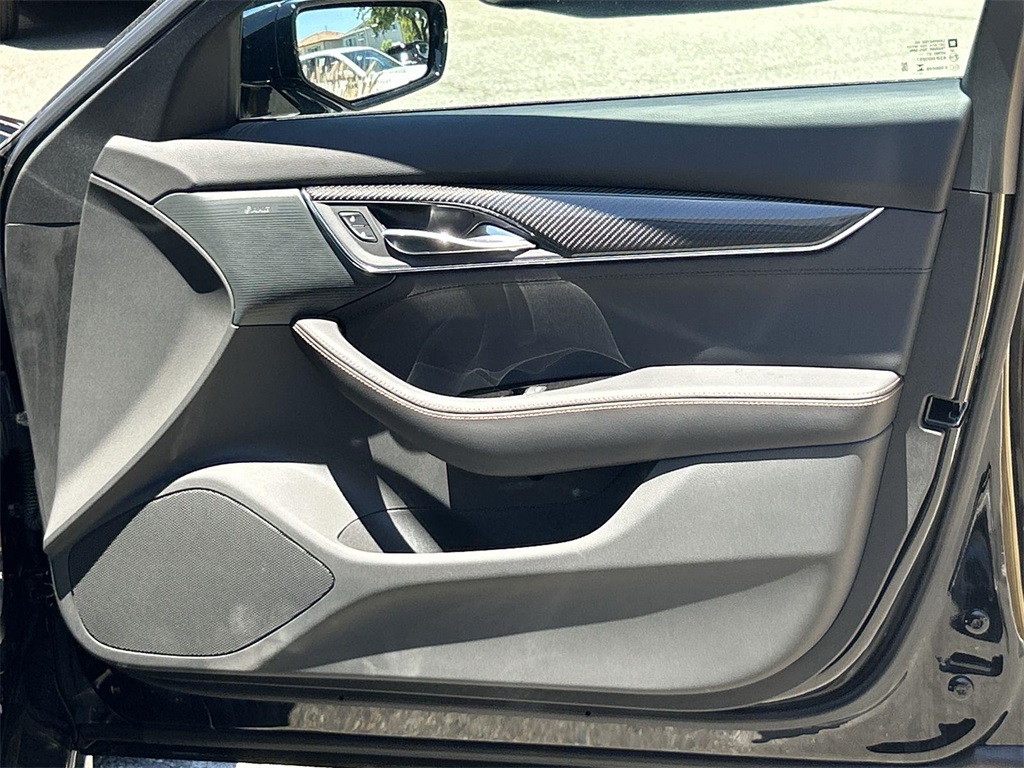 Vehicle image 22 of 35