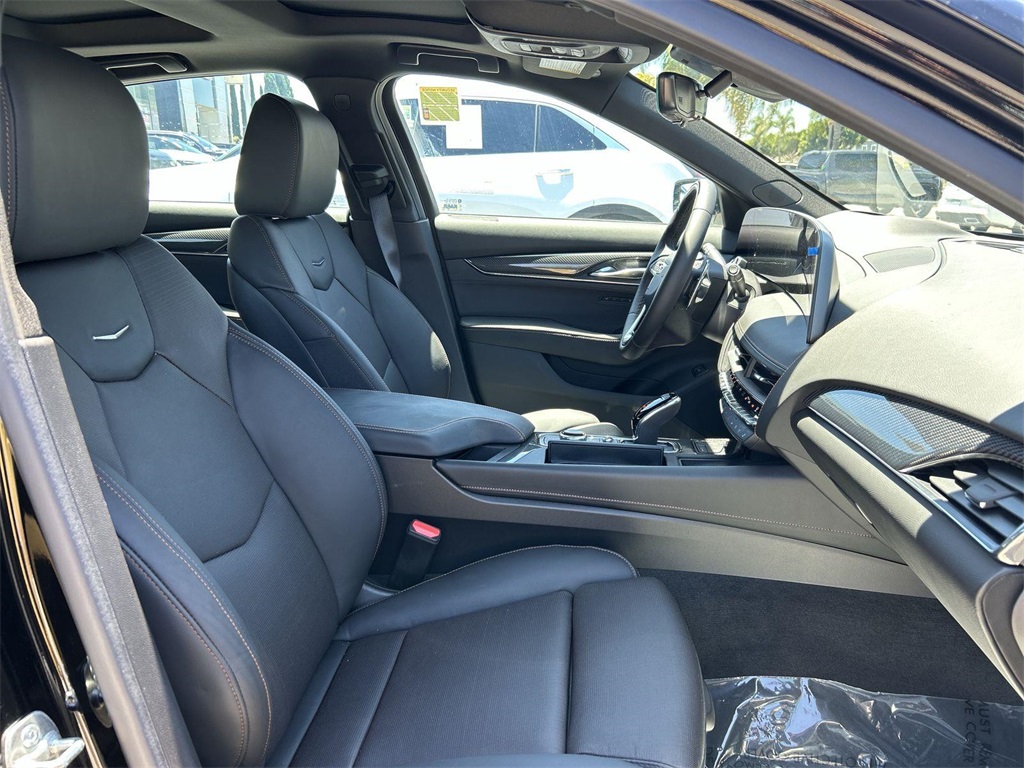 Vehicle image 11 of 35