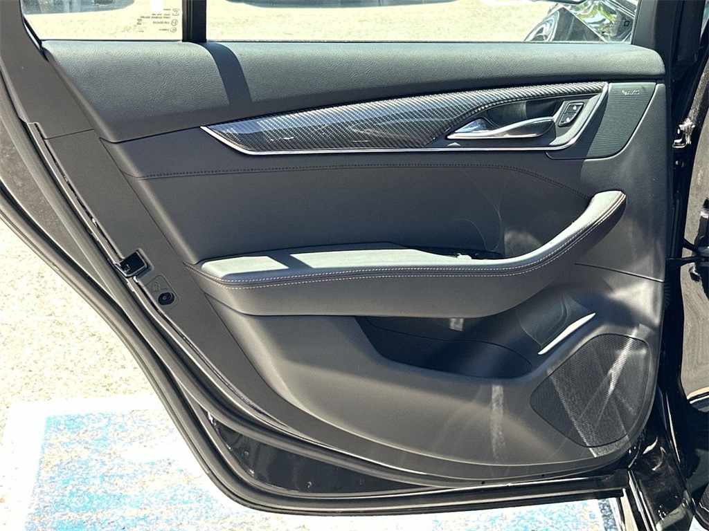 Vehicle image 21 of 35