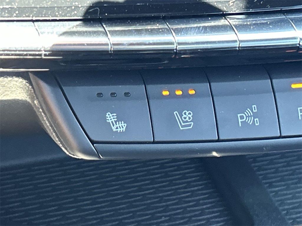 Vehicle image 23 of 35