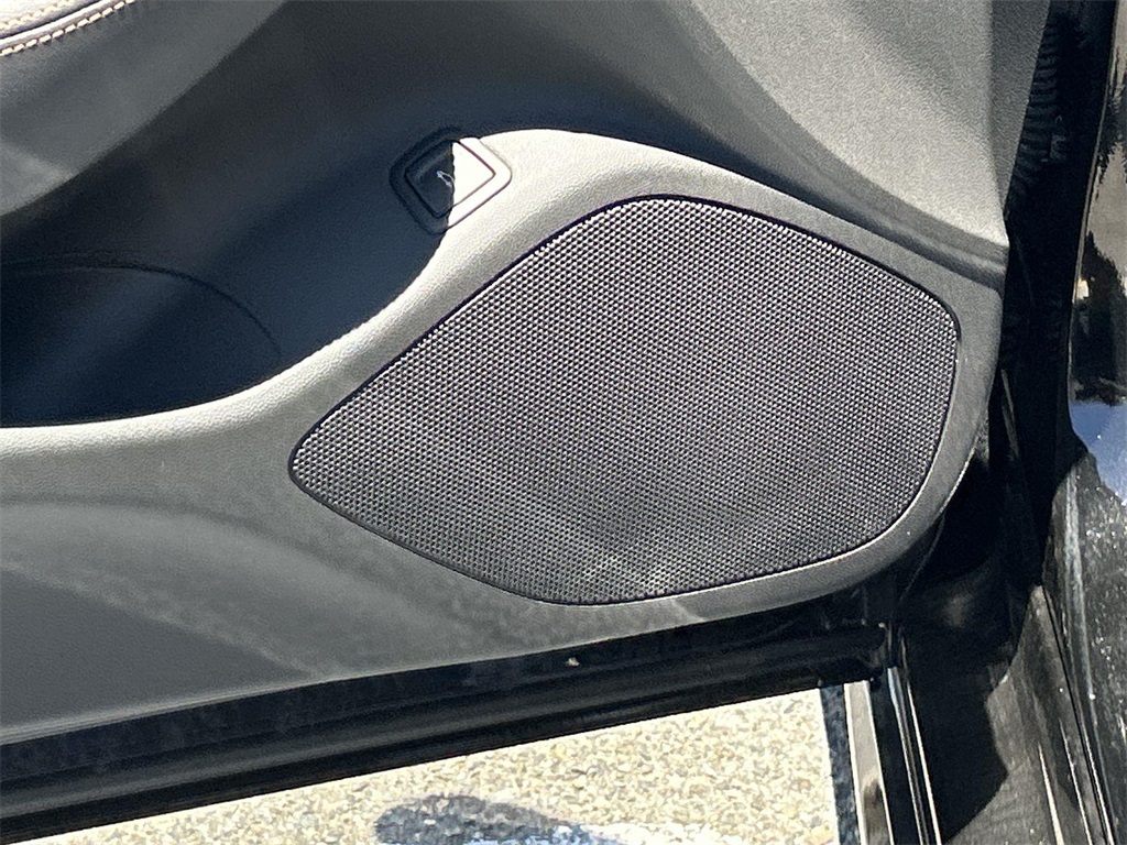 Vehicle image 31 of 35