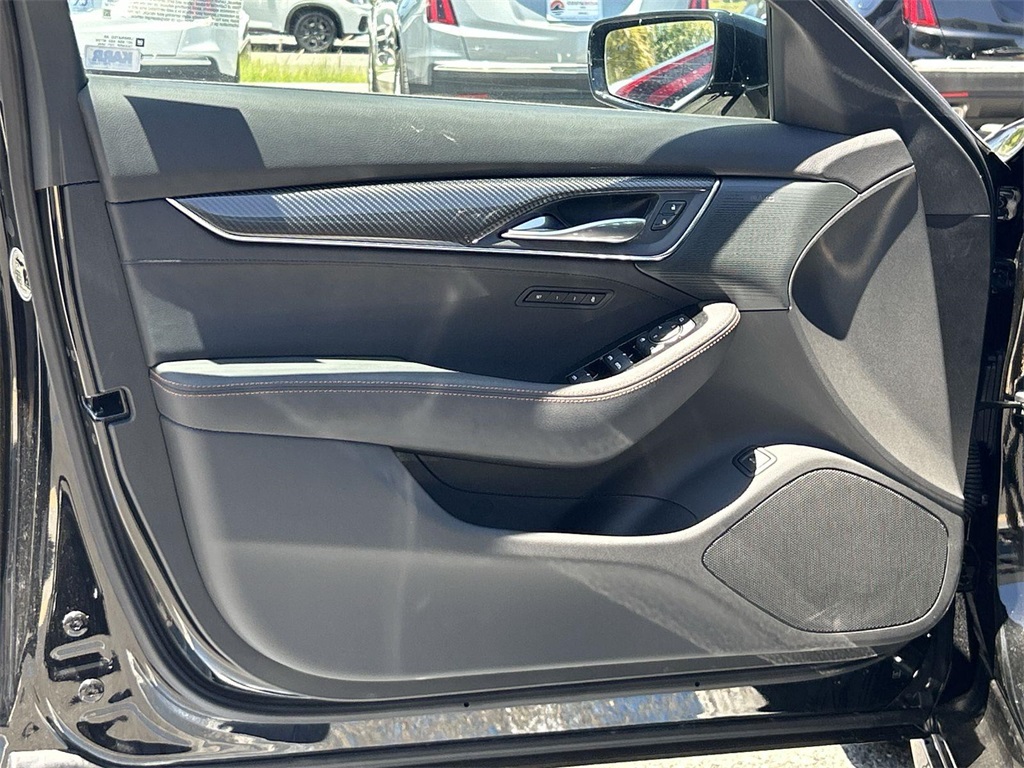 Vehicle image 28 of 35