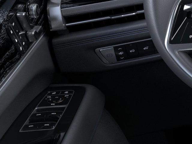 Vehicle image 22 of 24