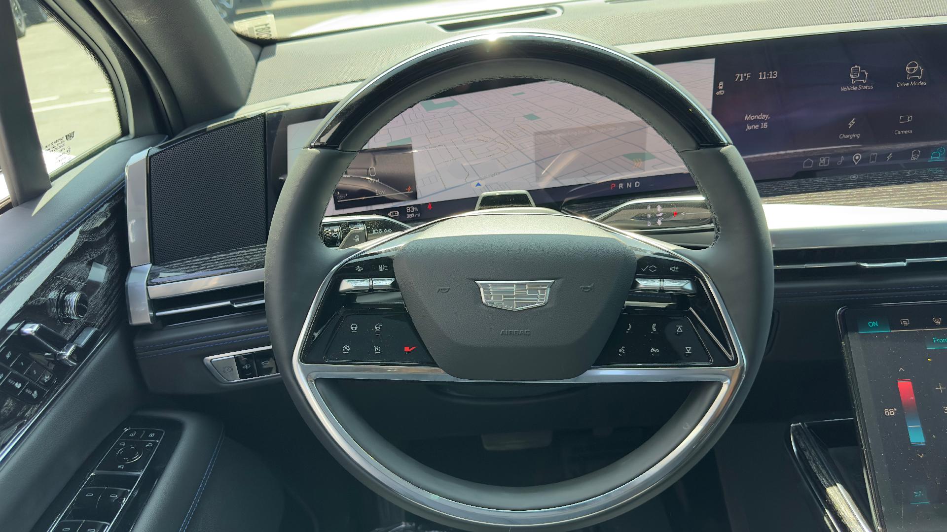 Vehicle image 20 of 44