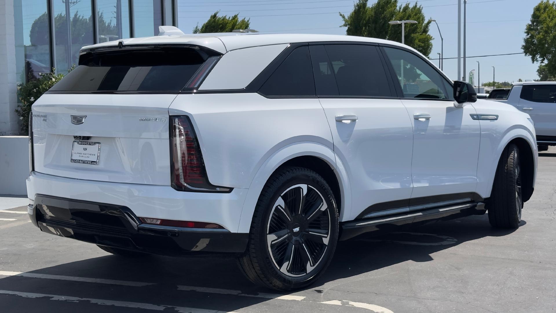 Vehicle image 10 of 44