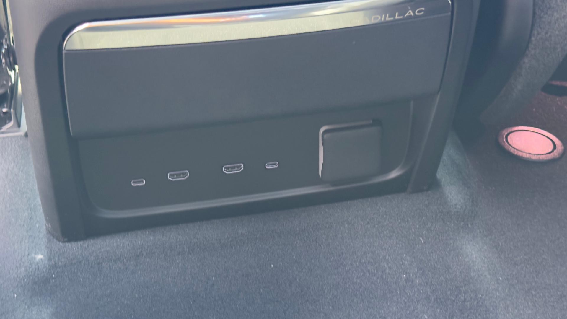 Vehicle image 23 of 44