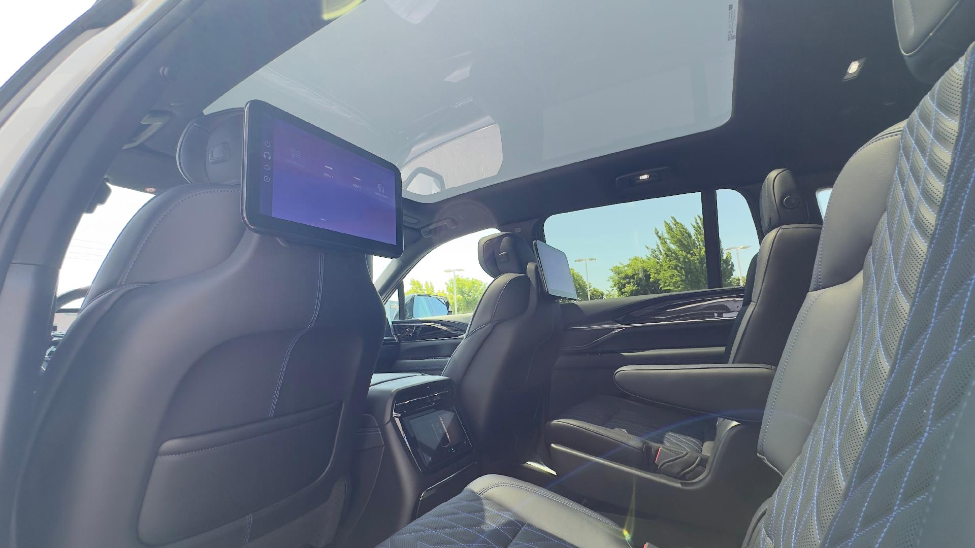 Vehicle image 16 of 44