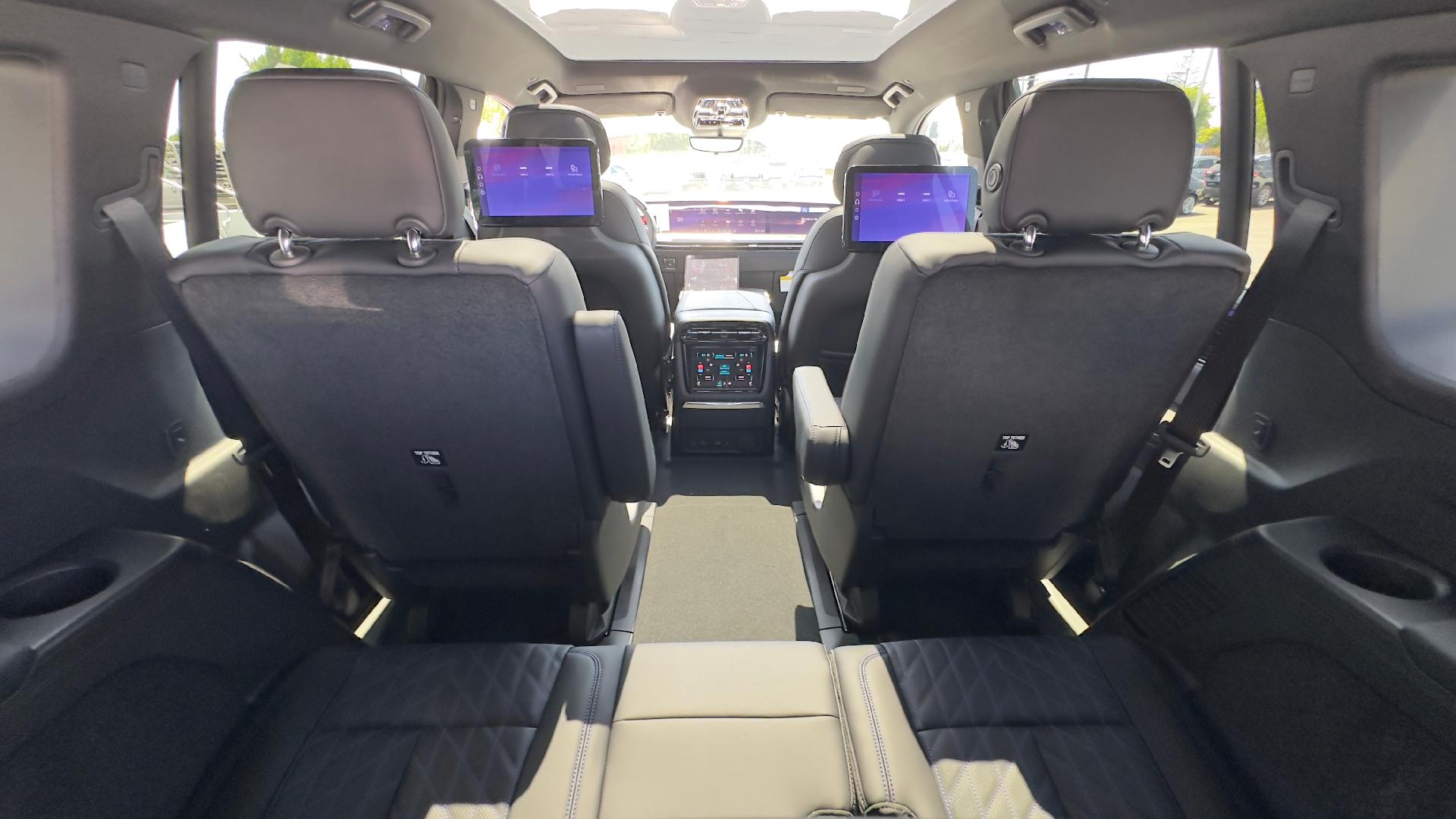 Vehicle image 18 of 44