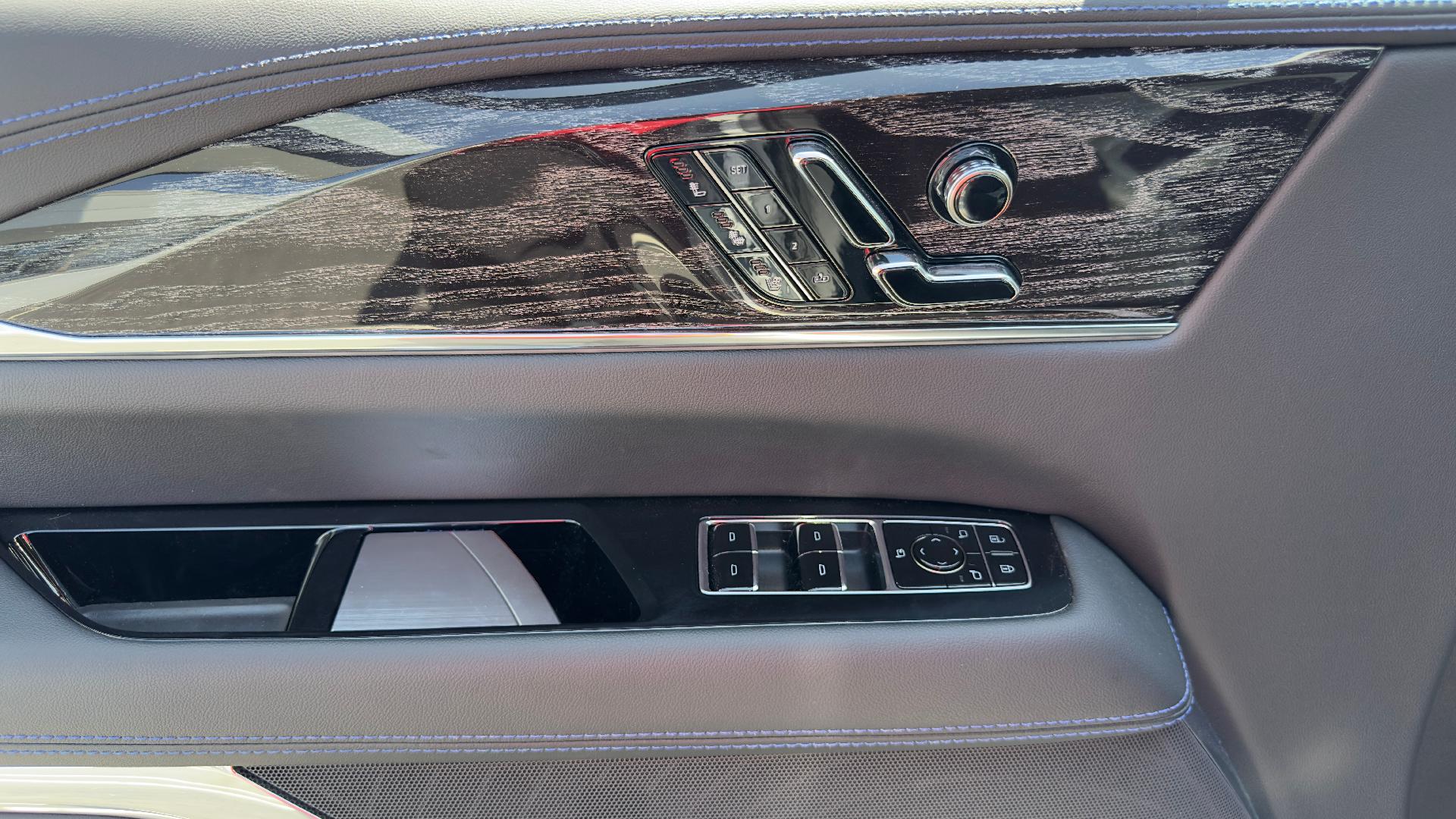 Vehicle image 26 of 44