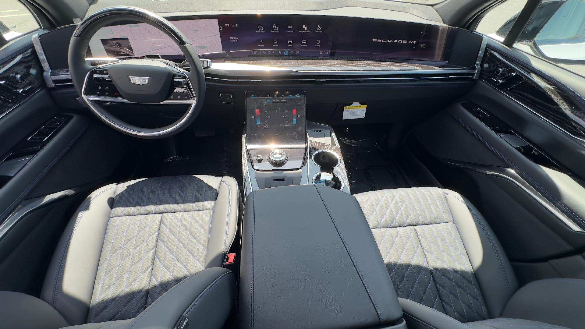 Vehicle image 21 of 44