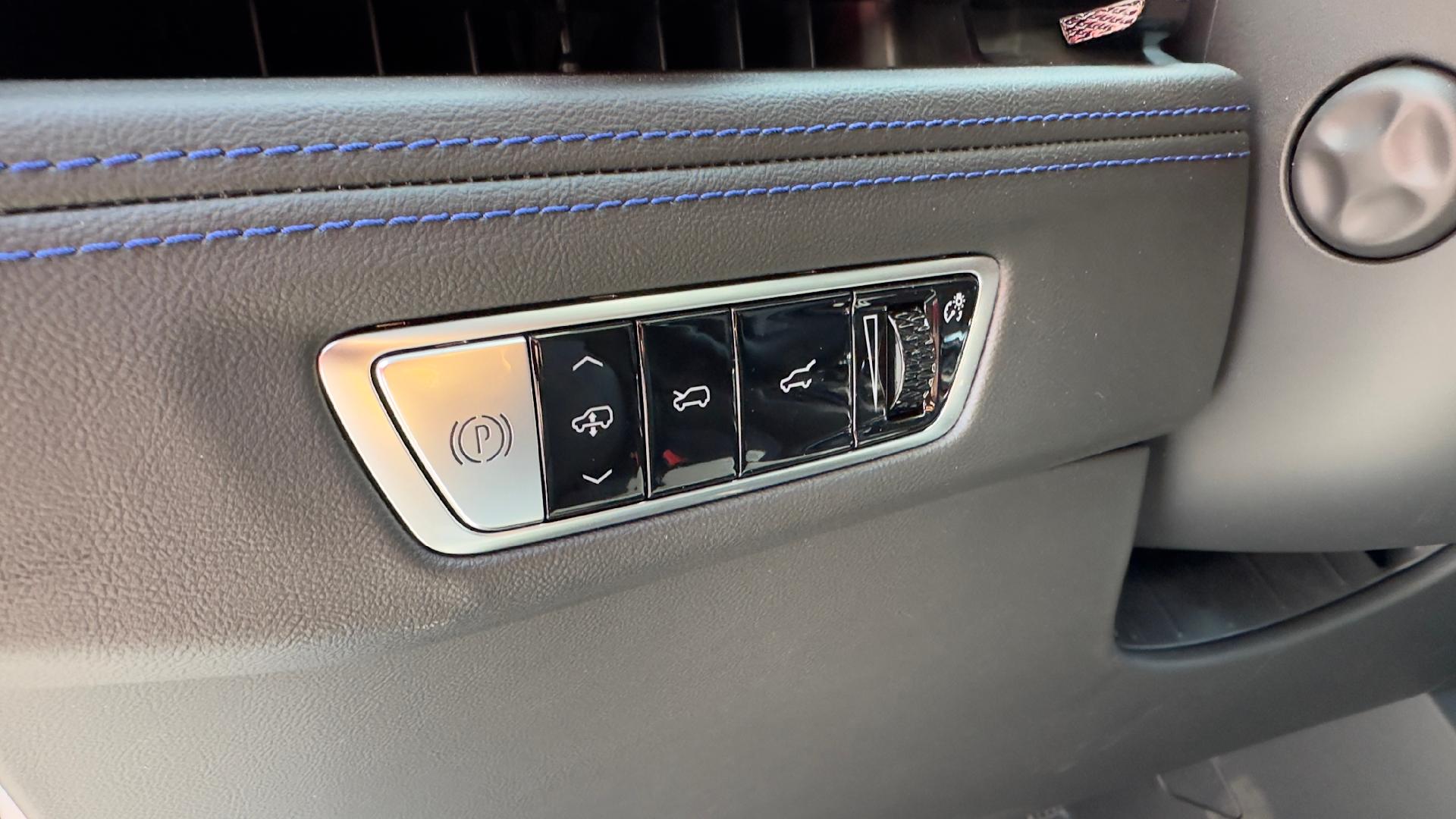 Vehicle image 24 of 44