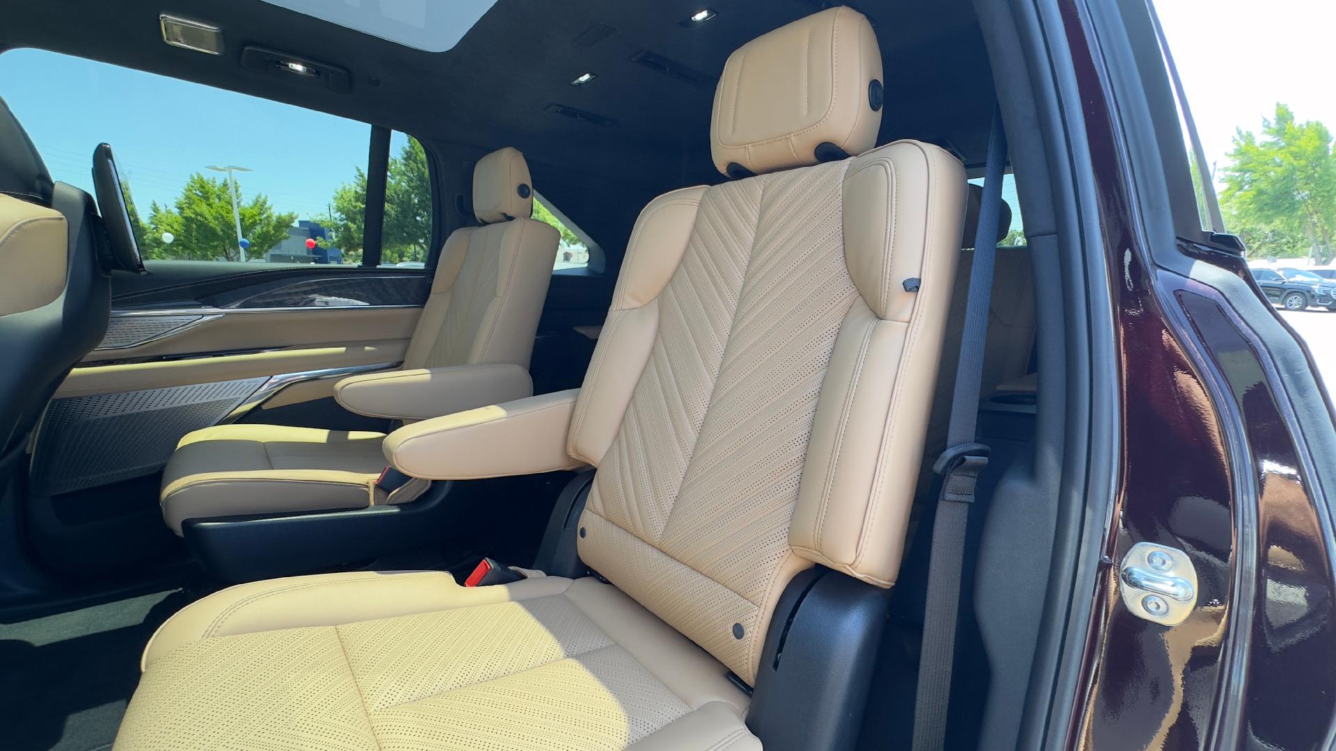 Vehicle image 17 of 47
