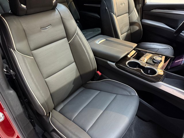 2025 Cadillac Escalade 4WD Premium Luxury Image 14 of 62