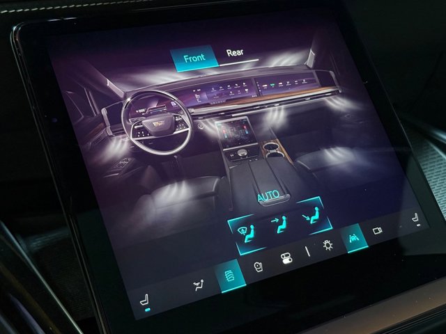 2025 Cadillac Escalade 4WD Premium Luxury Image 28 of 62